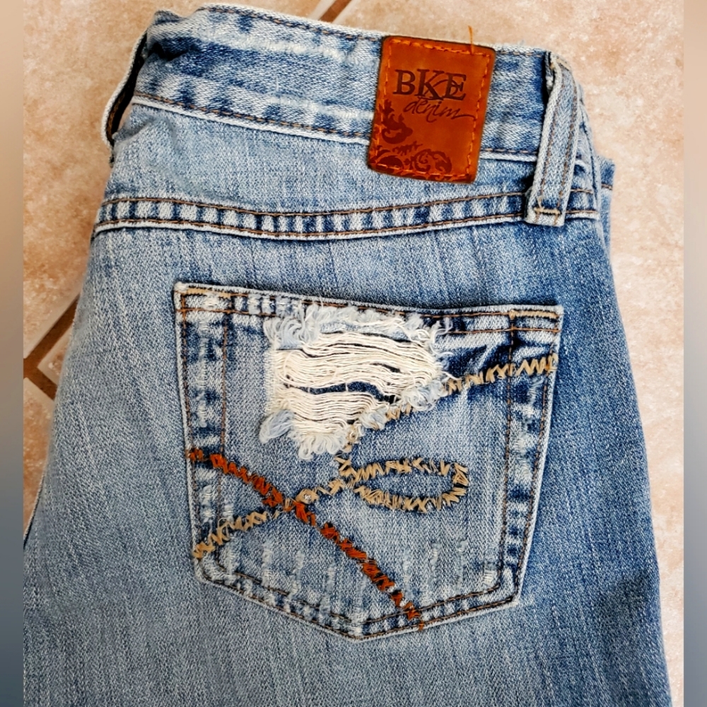 BKE Brand Women's Cropped Jeans size 27 from The Buckle